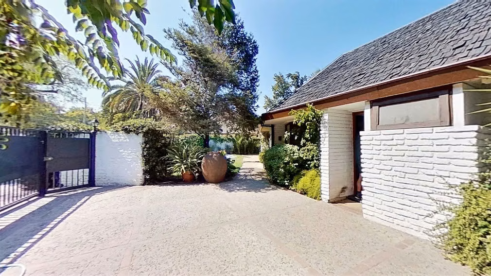Dueño Vende Excelente Ubicación. 6D, 4B. Jardín formado foto 2